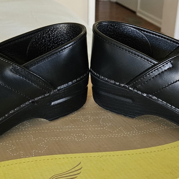 Dansko Black Leather Professional Clogs - Picture 7 of 8